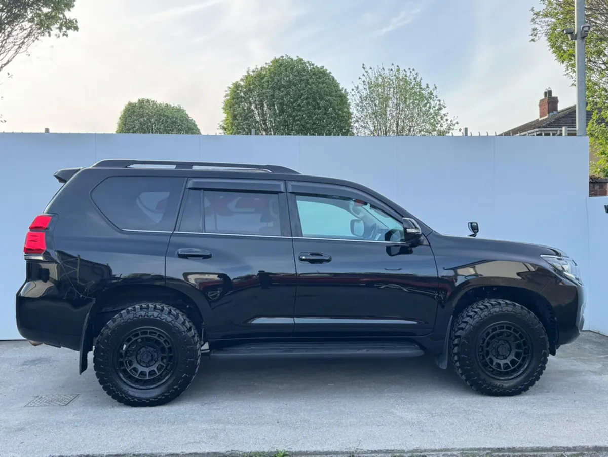 Toyota Land Cruiser PRADO 4X4 LWB TX - Image 2
