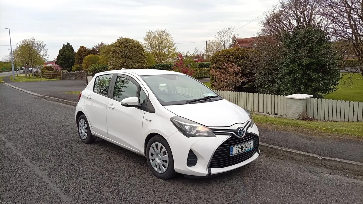 162 2016 Toyota Yaris Hybrid - Image 1