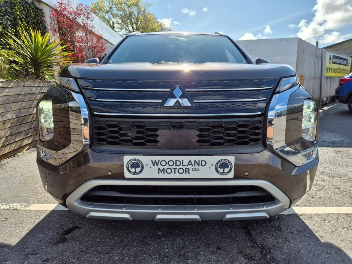 Mitsubishi Outlander 2.4 PVEV / 7 SEATER / EXCEED - Image 4