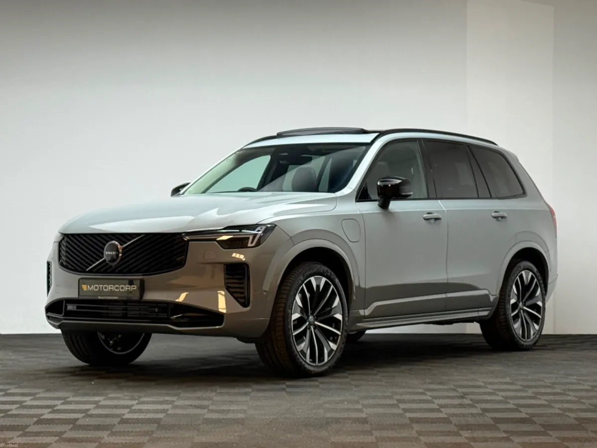 Volvo XC90 PLUS PRO T8 AWD 455HP *PAN ROOF* - Image 3