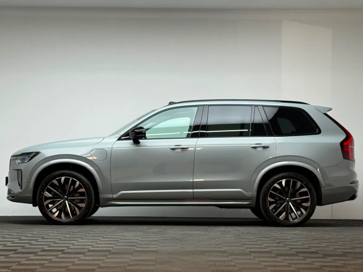 Volvo XC90 PLUS PRO T8 AWD 455HP *PAN ROOF* - Image 4