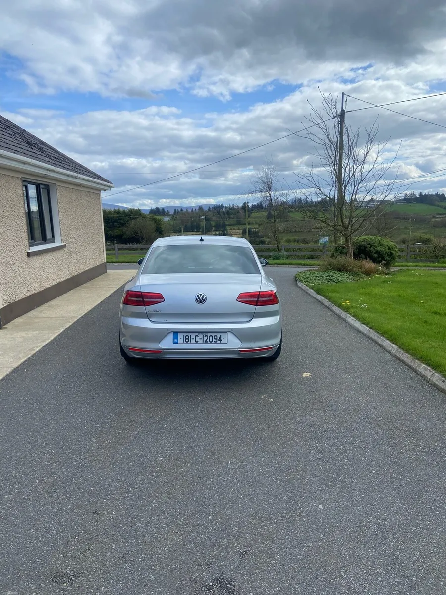 181 Highline Volkswagen Passat - Image 4