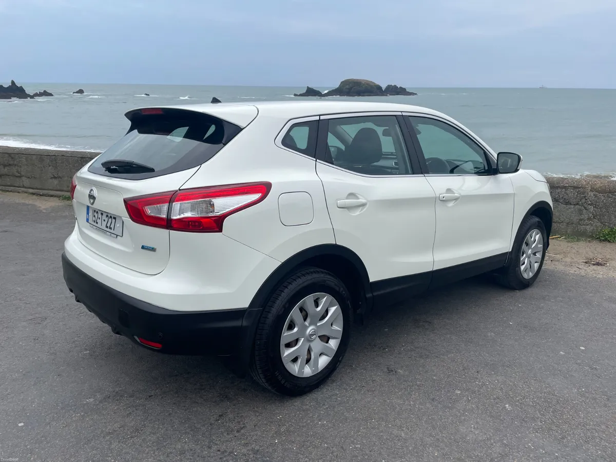 152 Nissan Qashqai.. Low KMs.. Car is Like New - Image 4