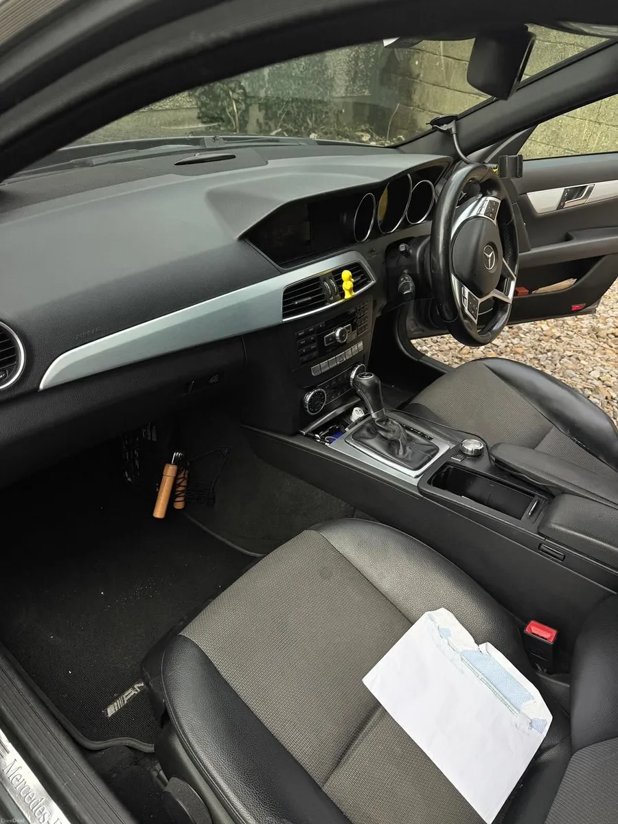 Mercedes-Benz C-Class 2011 - Image 3