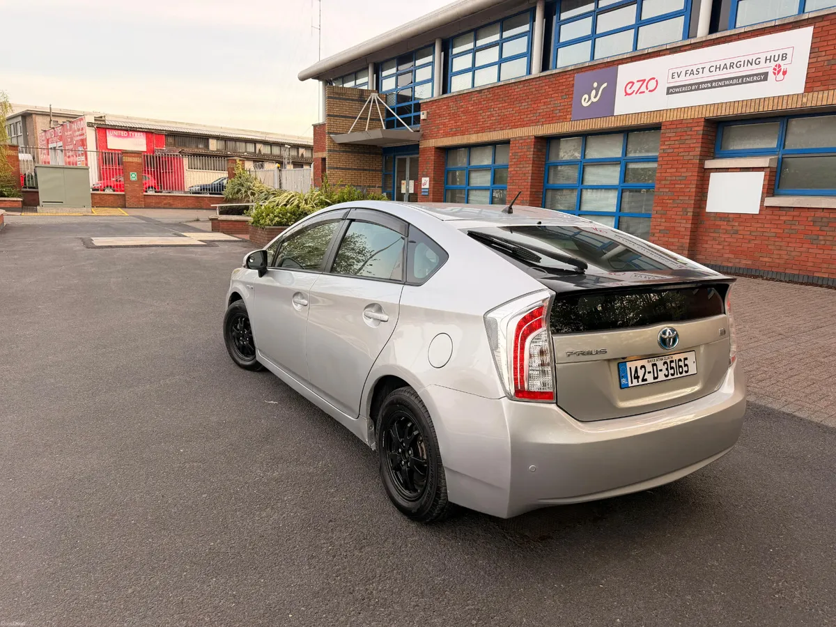 Toyota Prius 2014 - Image 2