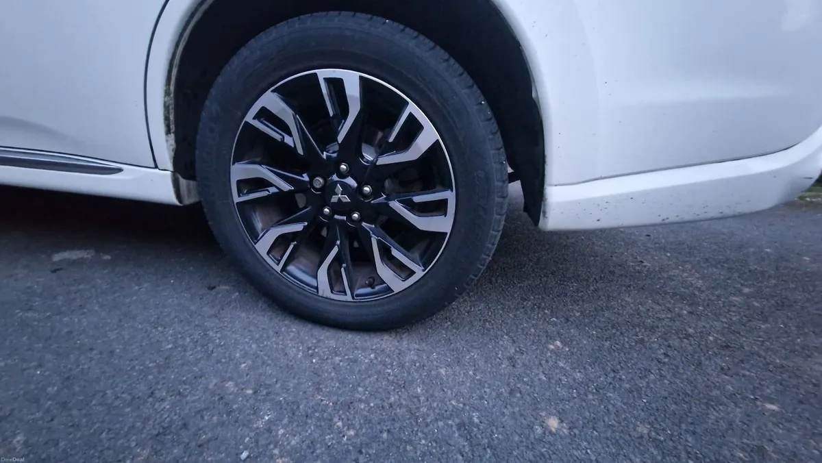 Mitsubishi Outlander 2015 - Image 2