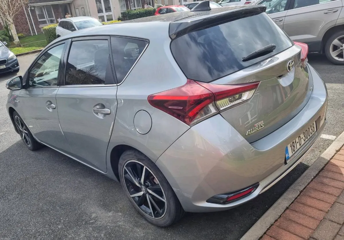 Toyota Auris Luna Sport, Hybrid, Automatic - Image 3