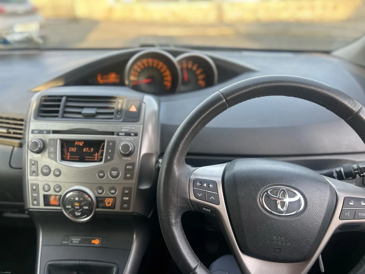 Toyota verso 7 seater - Image 3