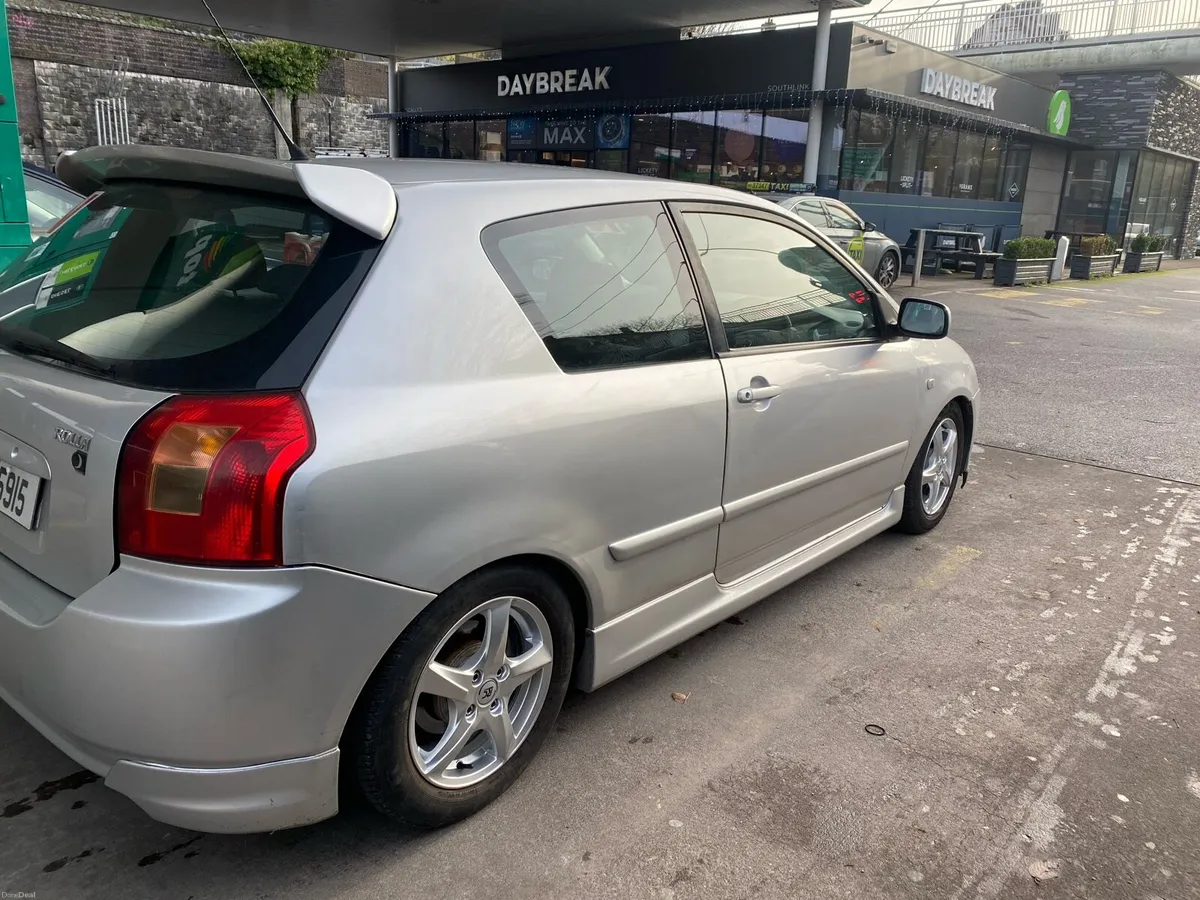 Toyota Corolla 2003 - Image 2