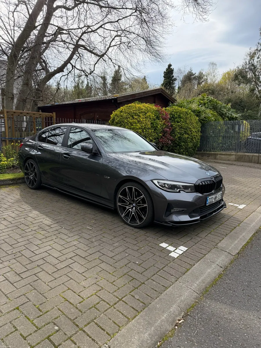 BMW 3-Series 330e Auto 20" M Sport Alloys - Image 2