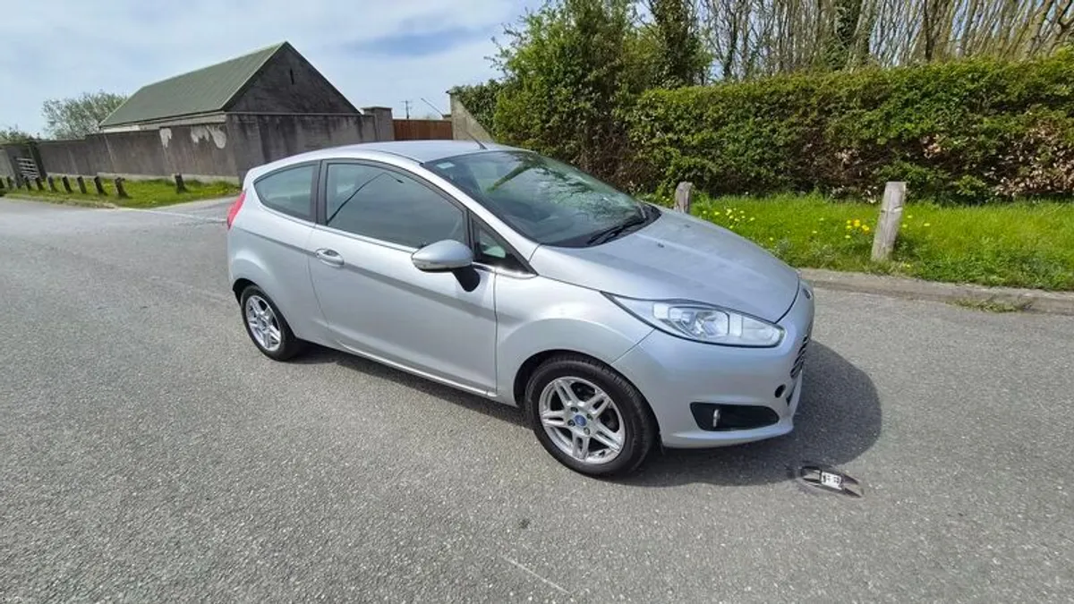 2014 Ford Fiesta - Image 2