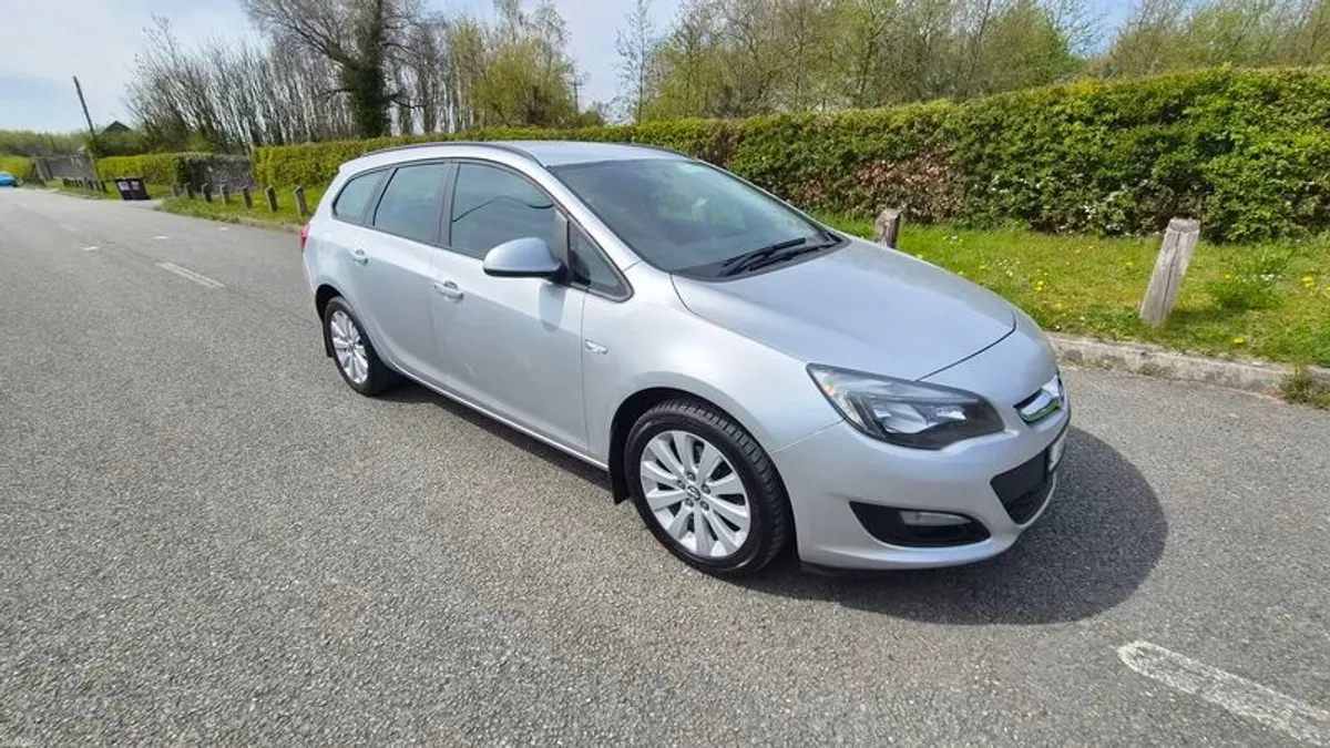 2014 Opel Astra - Image 2