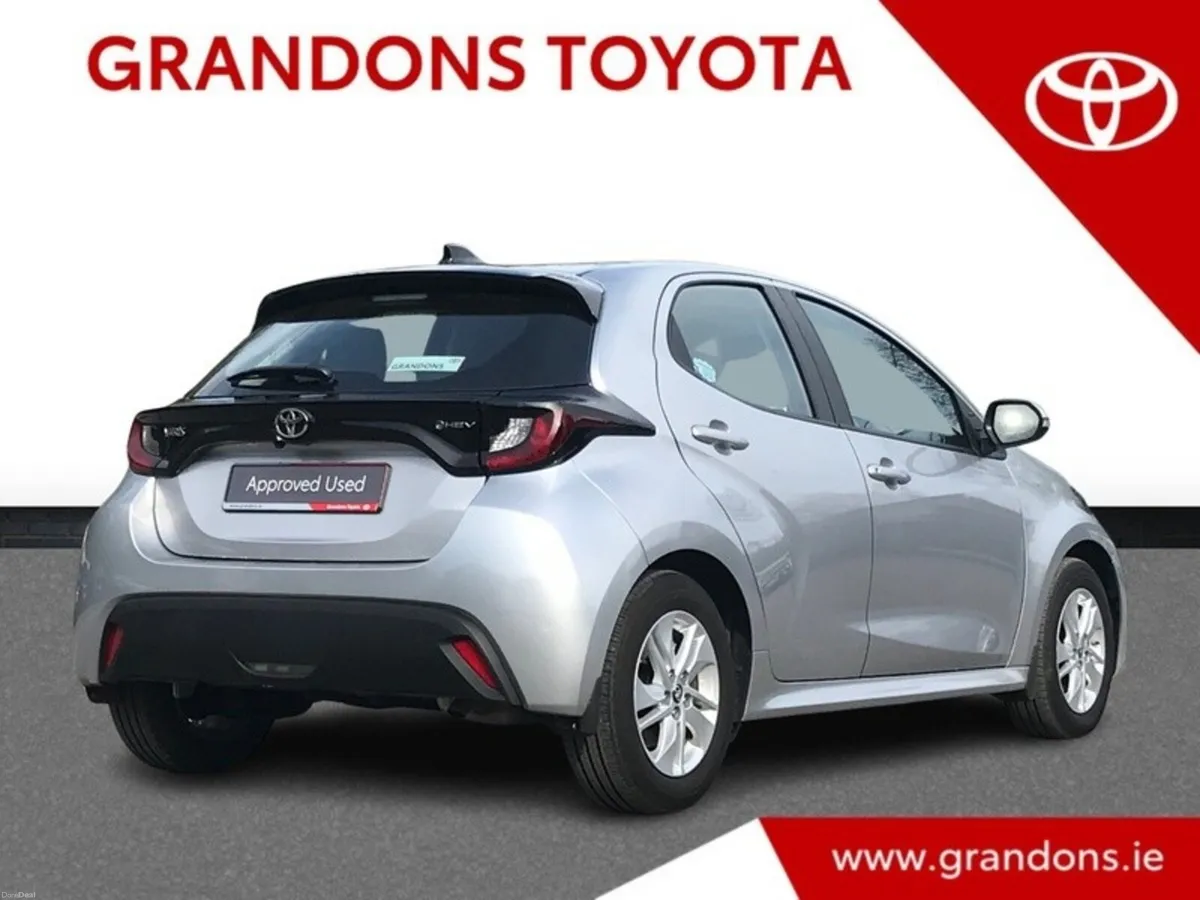 Toyota Yaris HYBRID 1.5 LUNA - GRANDONS - Image 2