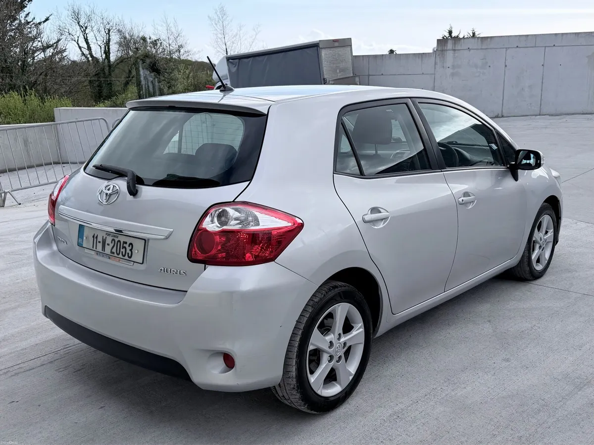 Auris Petrol  *low miles *new nct - Image 3