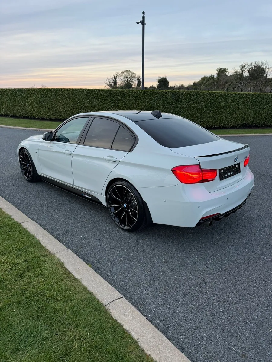 IRISH REG €16995 / 2017 BMW 318d MSPORT - Image 4