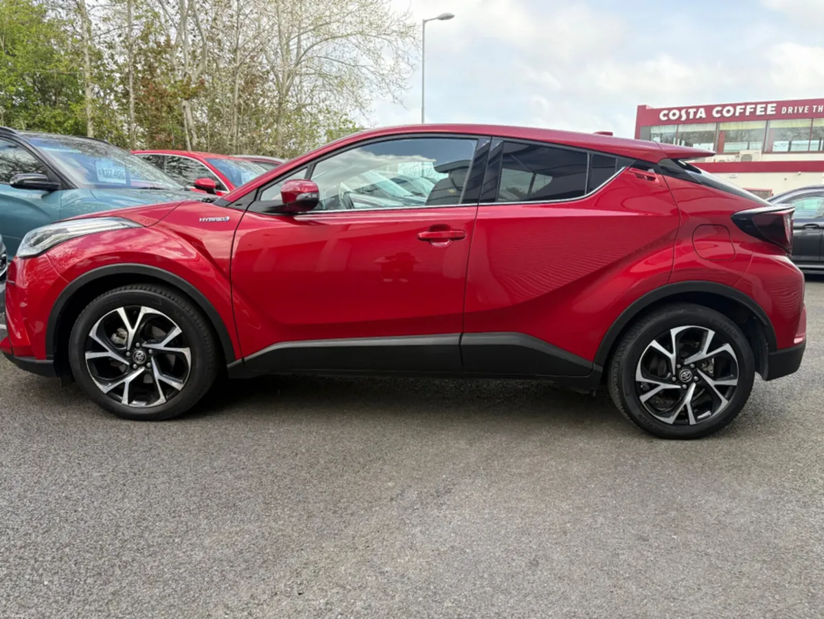 Toyota C-HR 1.8 PETROL HYBRID SPORT - Image 4