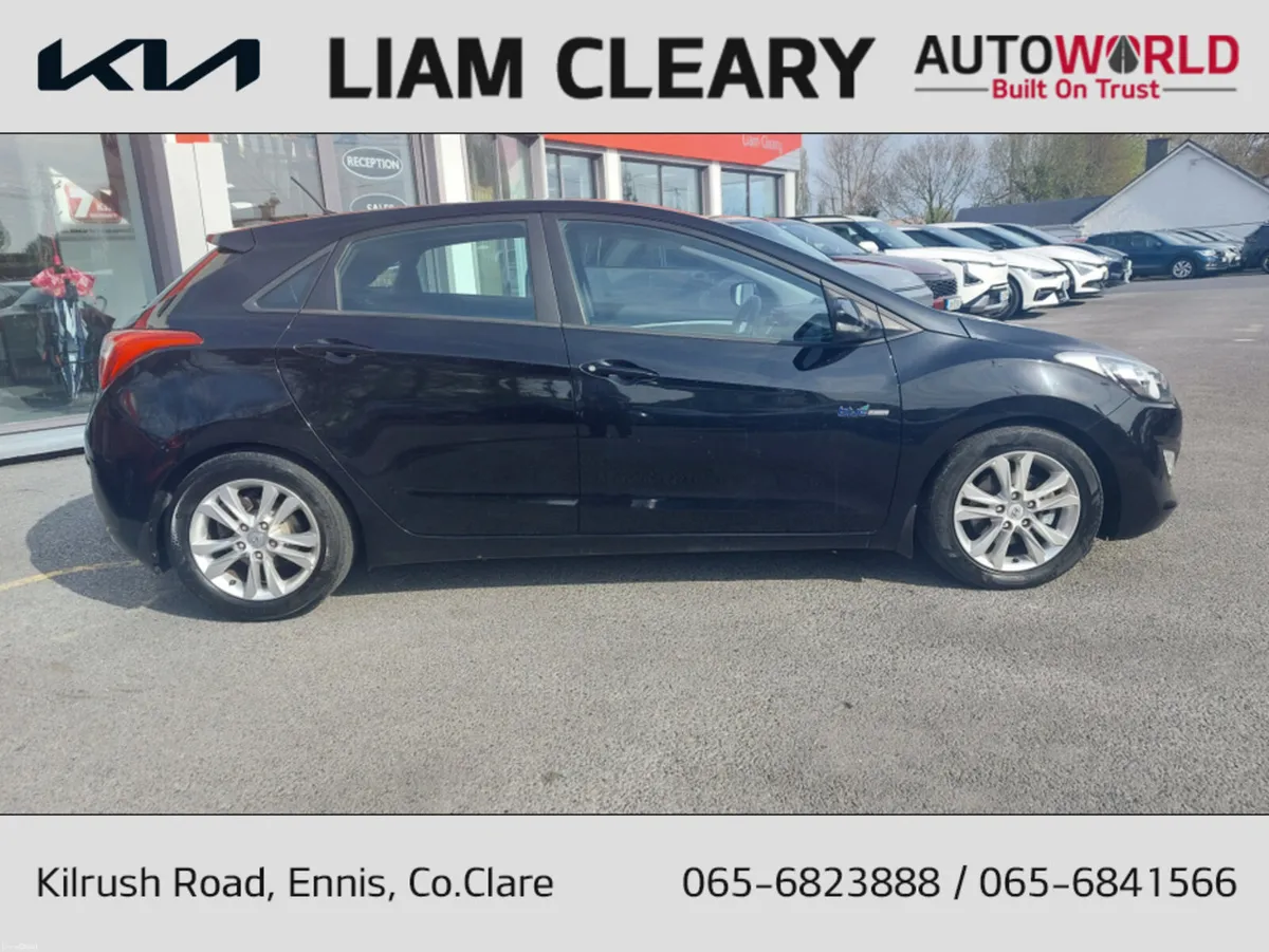 Hyundai i30 1.6 DSL DELUXE 4DR - Image 3