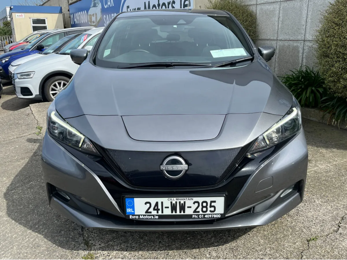 Nissan Leaf SV 40KW ELECTRIC //REVERSE CAMERA//KEY - Image 2