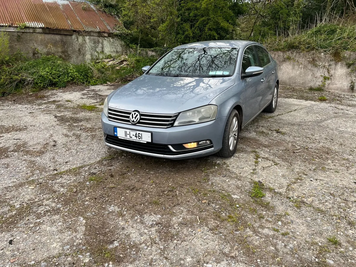 Volkswagen Passat 2011 - Image 2