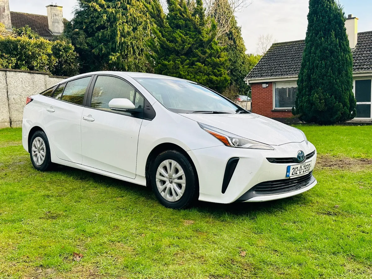 TOYOTA PRIUS 2021 HYRBID AUTOMATIC - Image 3