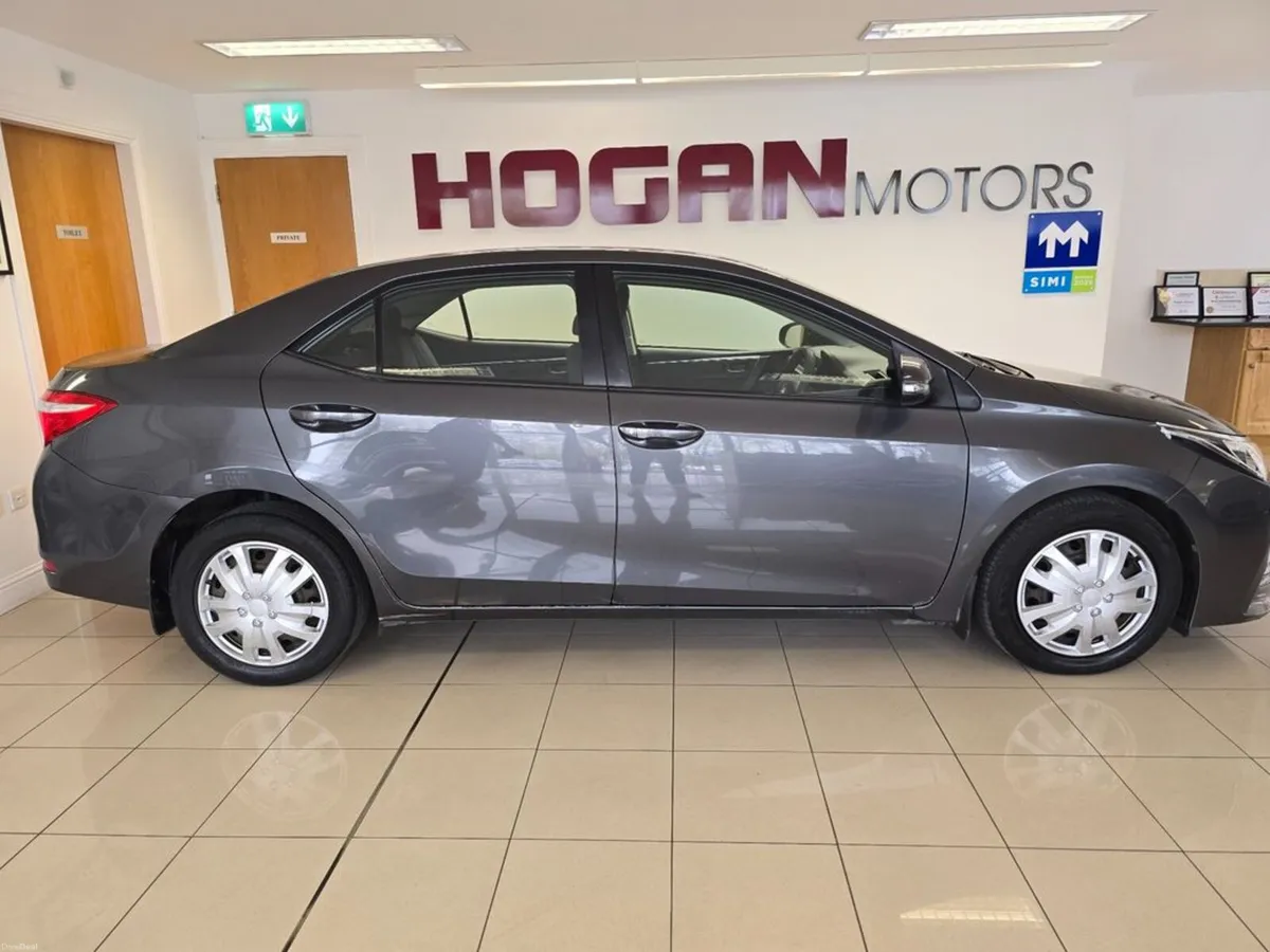 Toyota Corolla 1.4 D4D Saloon - Image 3