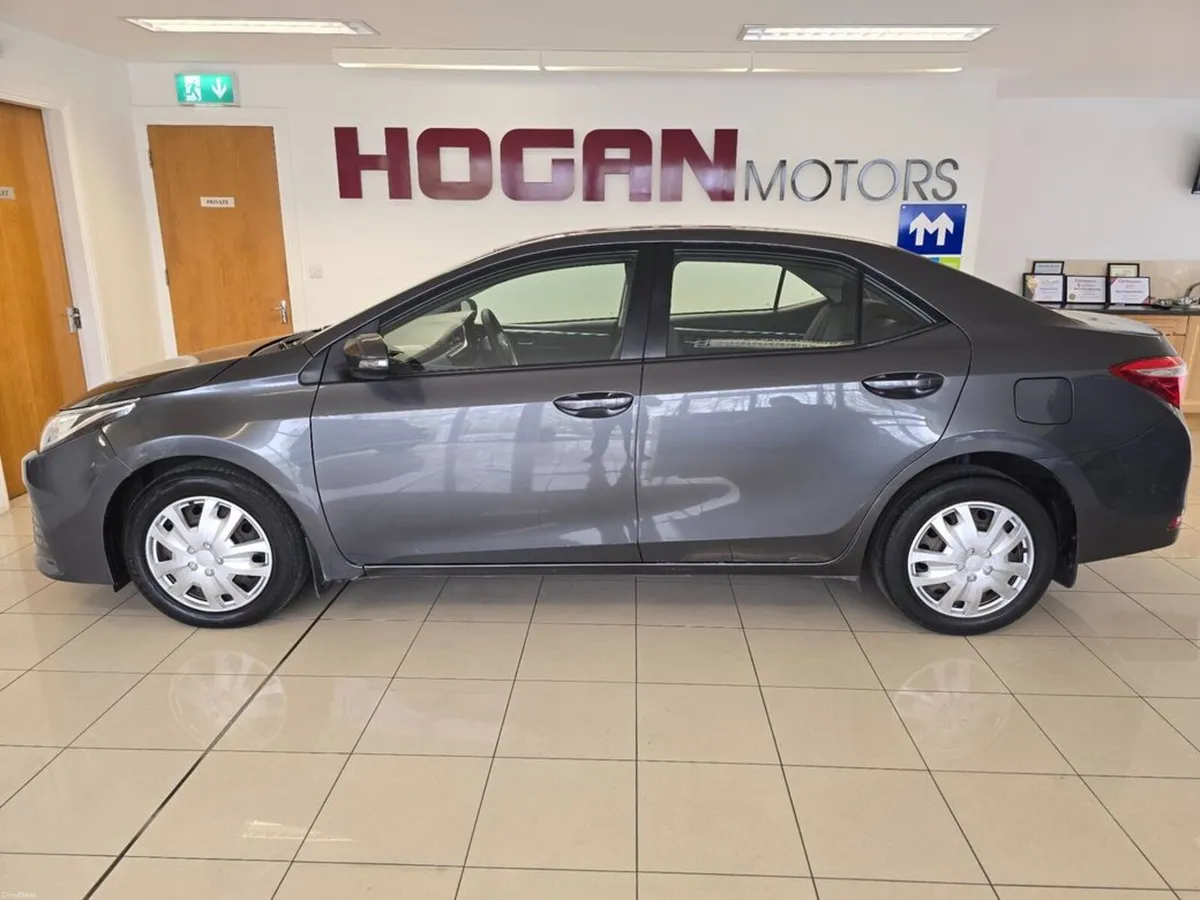 Toyota Corolla 1.4 D4D Saloon - Image 4