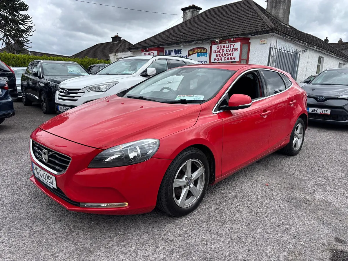 Volvo V40 2014  DIESEL  1.6 - Image 2