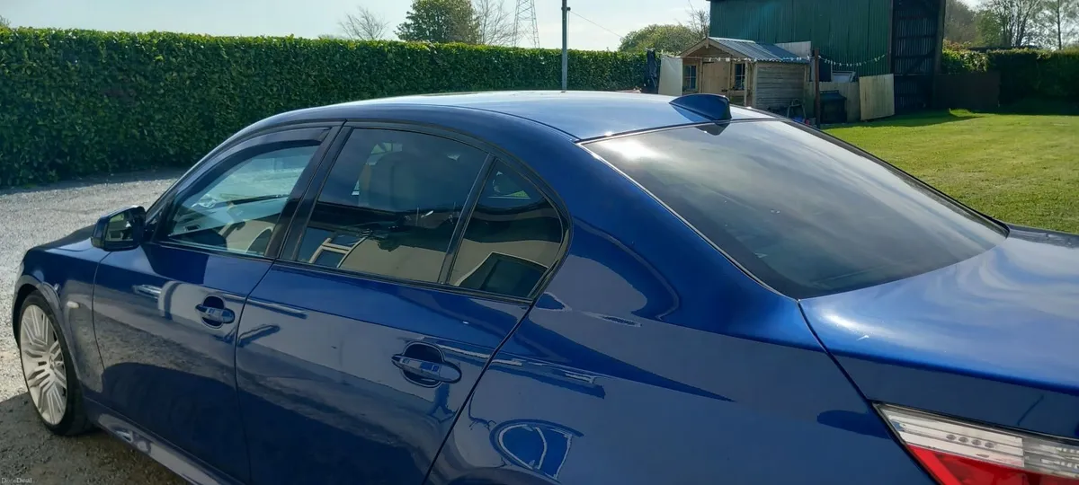 BMW 5-Series 2010 - Image 4