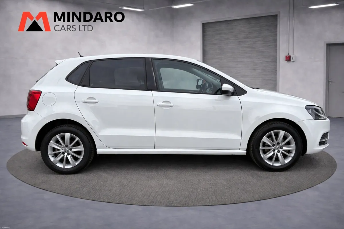 Volkswagen Polo 2015//AUTOMATIC//LOW KMS