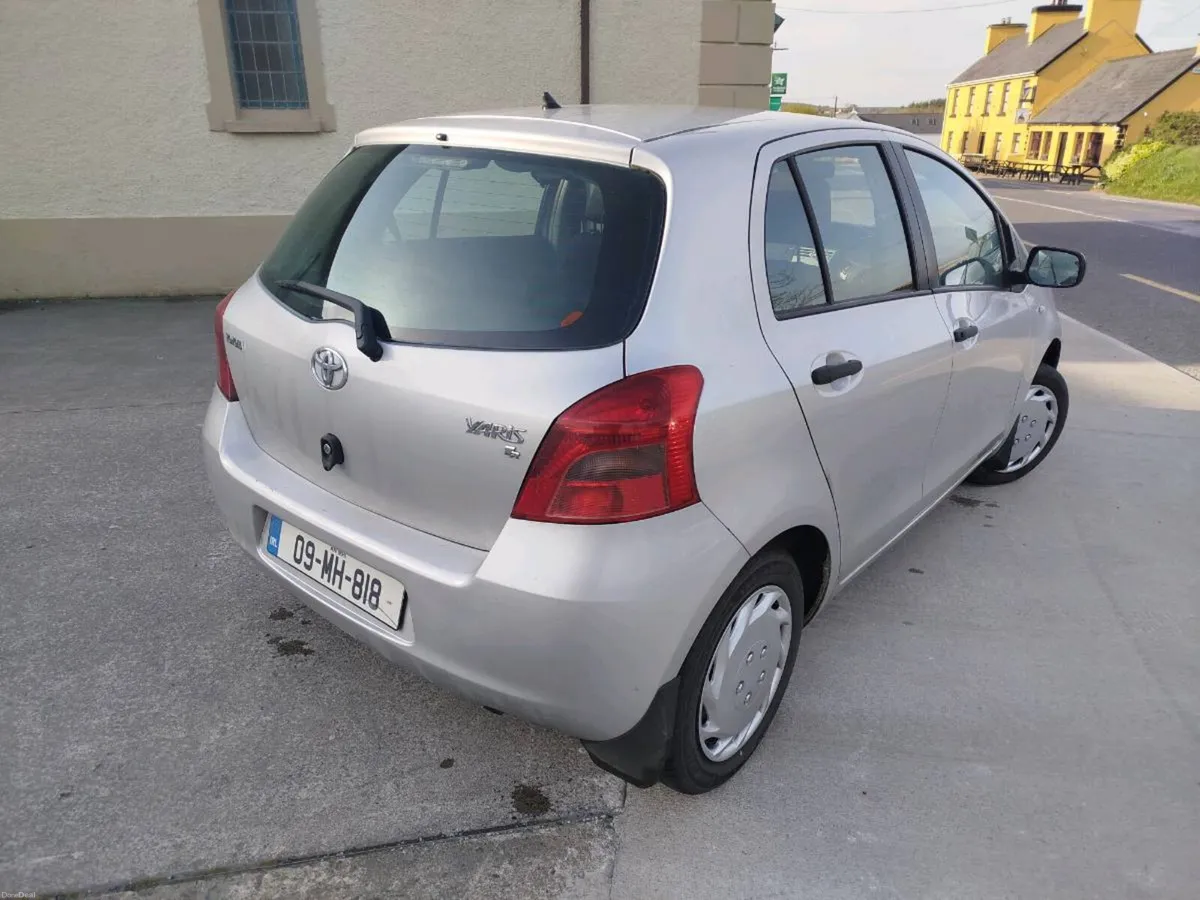 2009 Toyota Yaris - Image 2