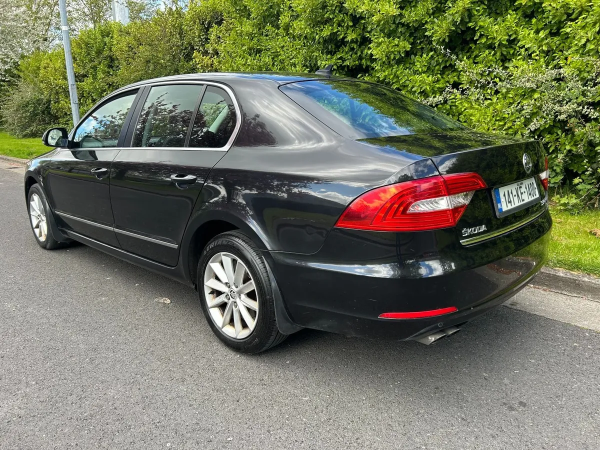 141 Skoda Superb 2.0 TDI Automatic - Image 4
