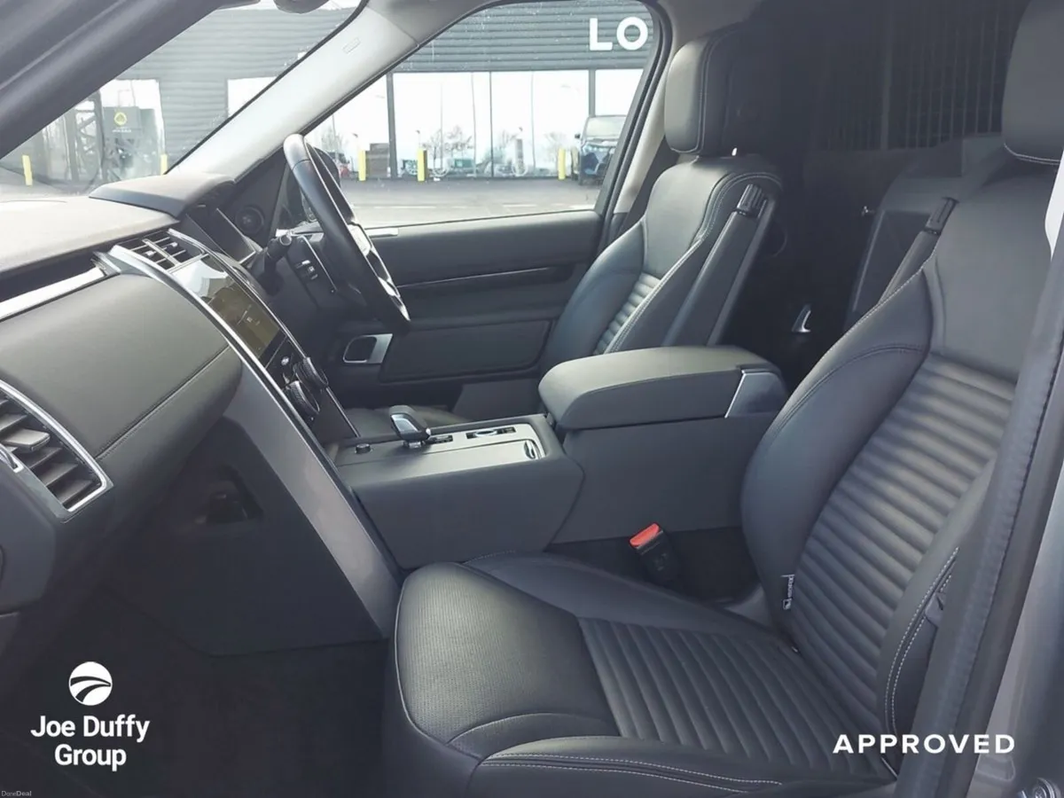 Land Rover Discovery 3.0 SD6 SE D300 - Image 4