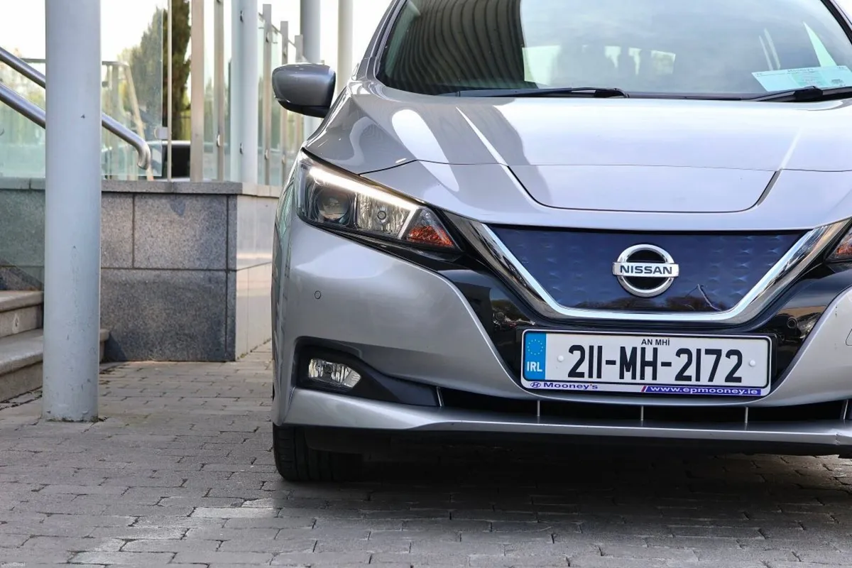 Nissan Leaf Leaf SV 40 kWh, ELECTRIC VALUE - Image 3