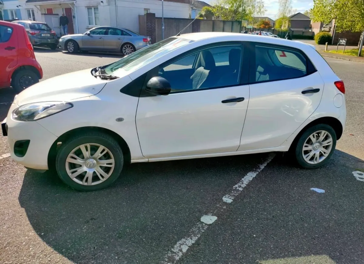 2013 Mazda 1.3 petrol Manual hatchback - Image 2