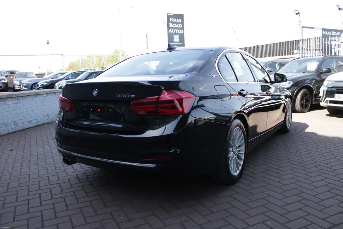 2017 BMW 330E 4DR SALOON AUTO PETROL-PLUGIN HYBRID - Image 4