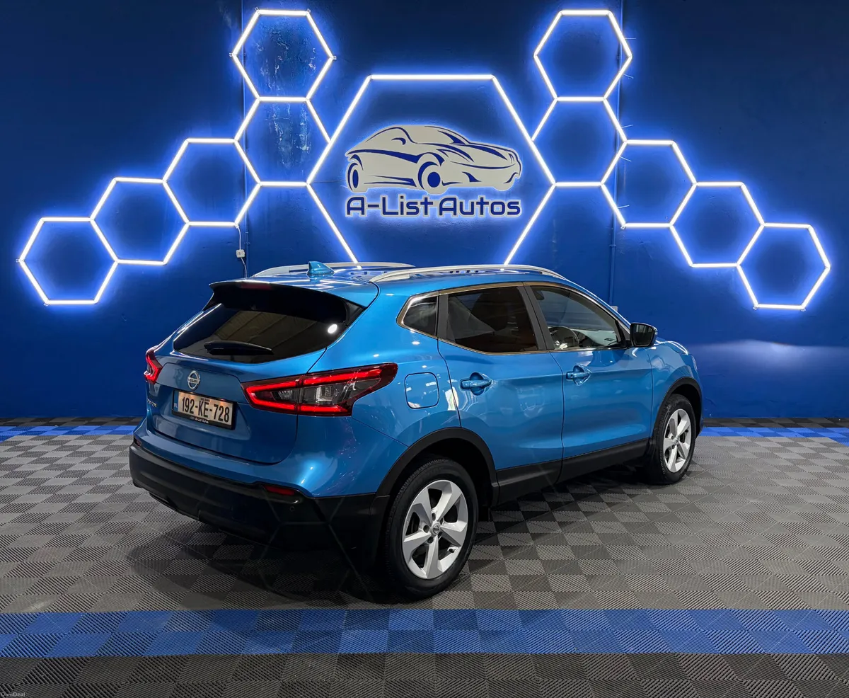 Nissan Qashqai 1.5D SV / FINANCE AVAILABLE - Image 3
