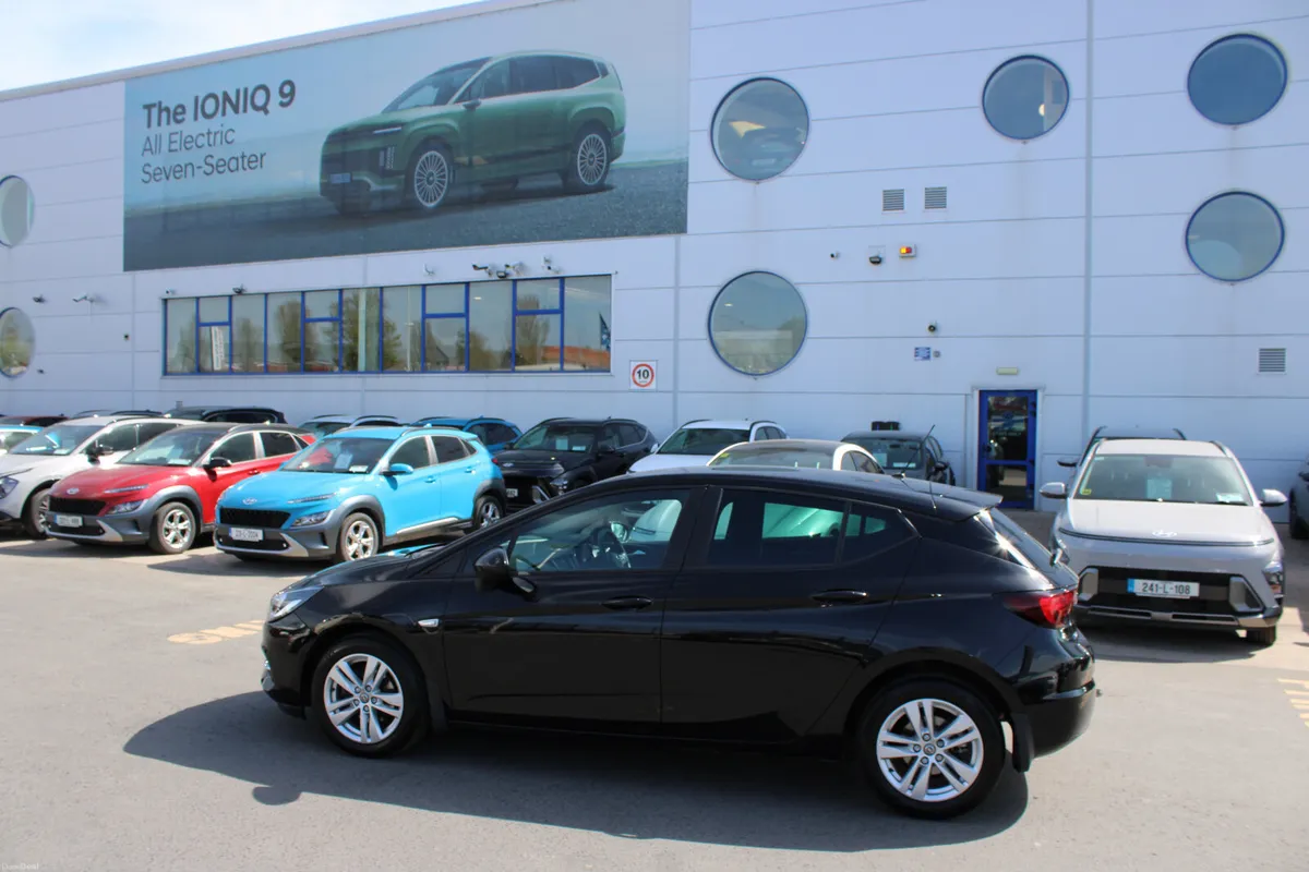 Opel Astra 2021 - Image 2