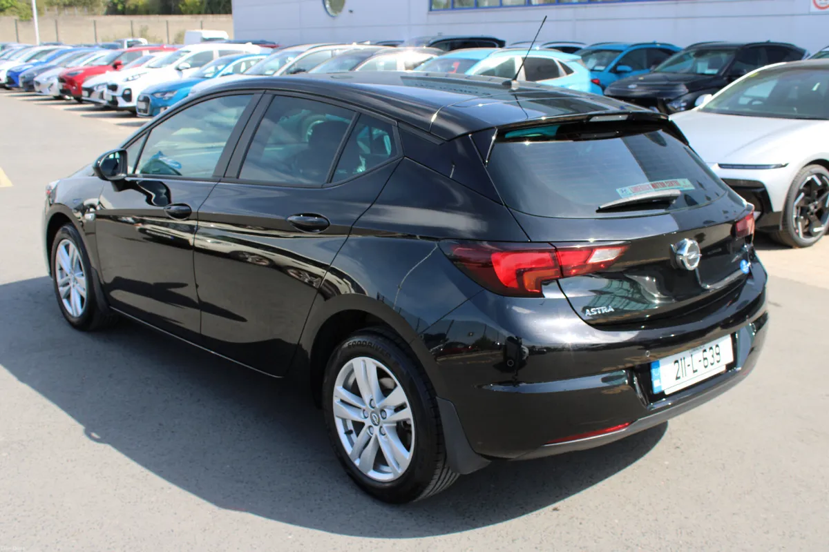 Opel Astra 2021 - Image 3