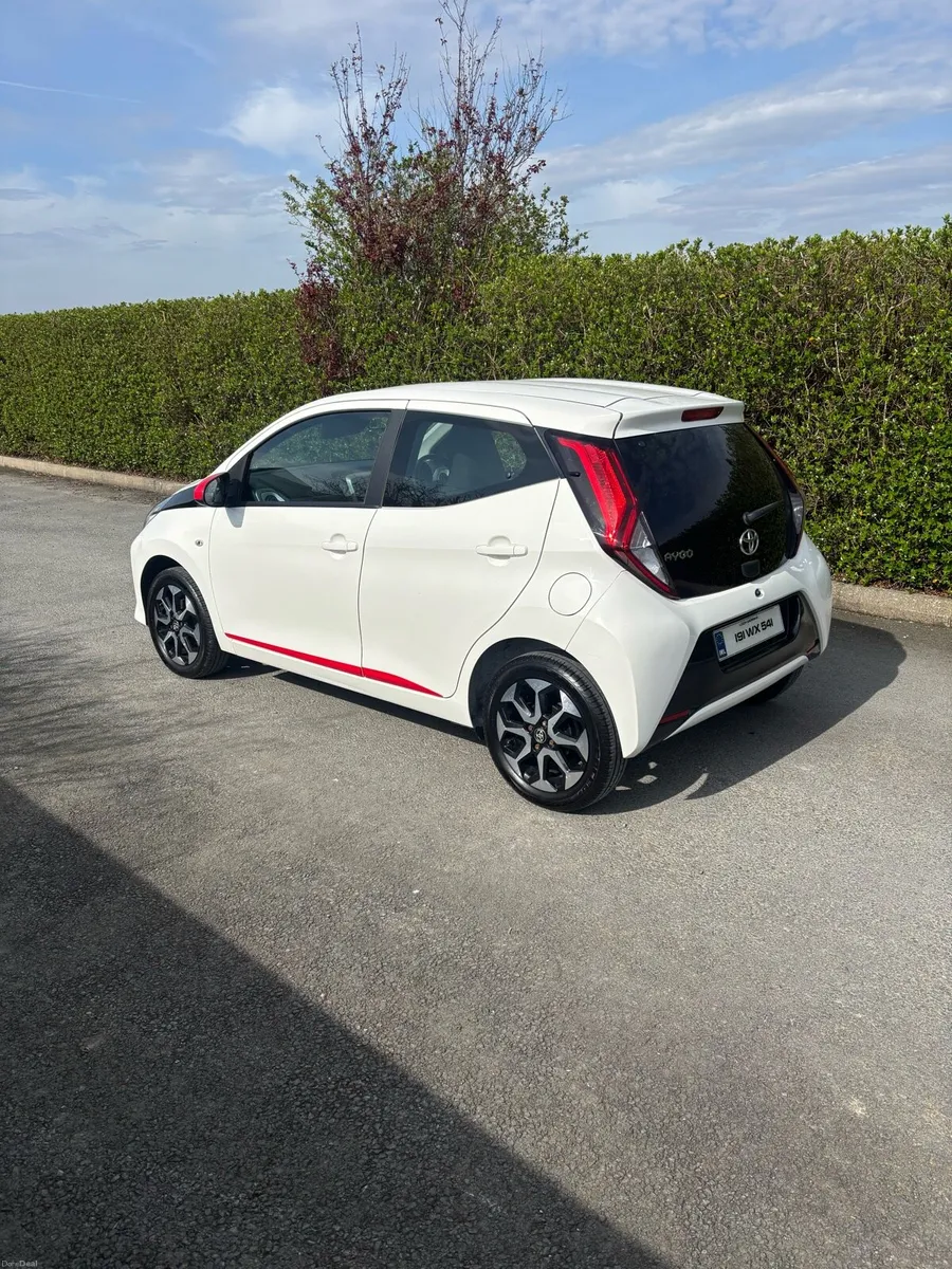 Toyota aygo X play - Image 2