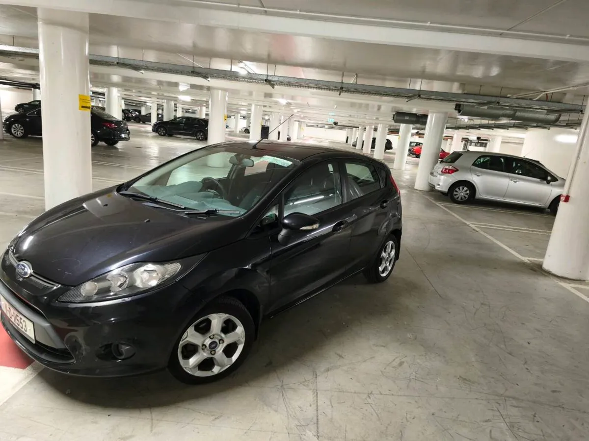 Ford fiesta  low km - Image 3