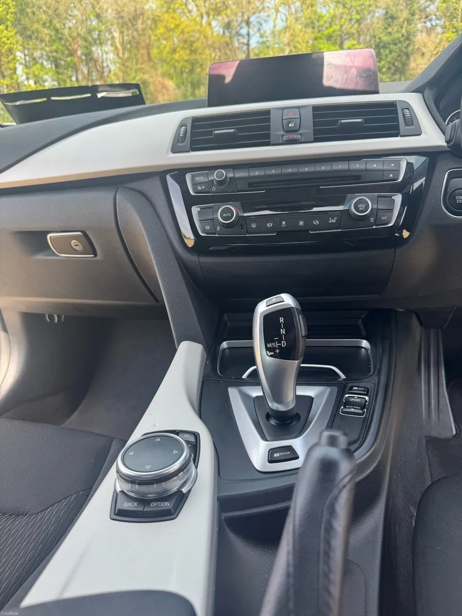 BMW 330e 2016 ONLY 39,500 - Image 4