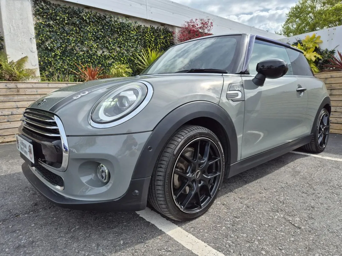 Mini Cooper 1.5D AUTO / 60 YEAR EDITION / TOP SPEC - Image 2