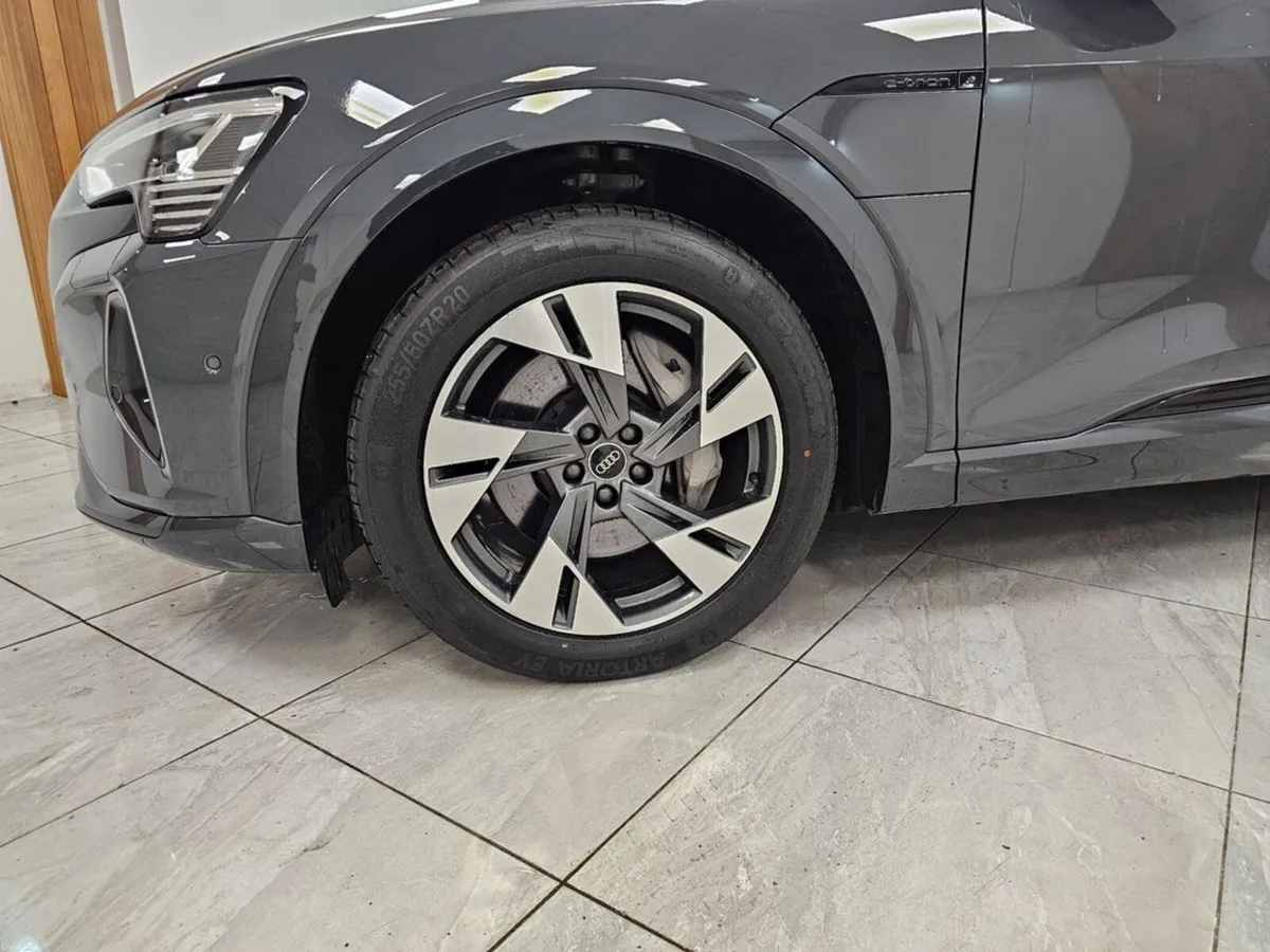 Audi Q8 SB 55etron Quattro - Image 3