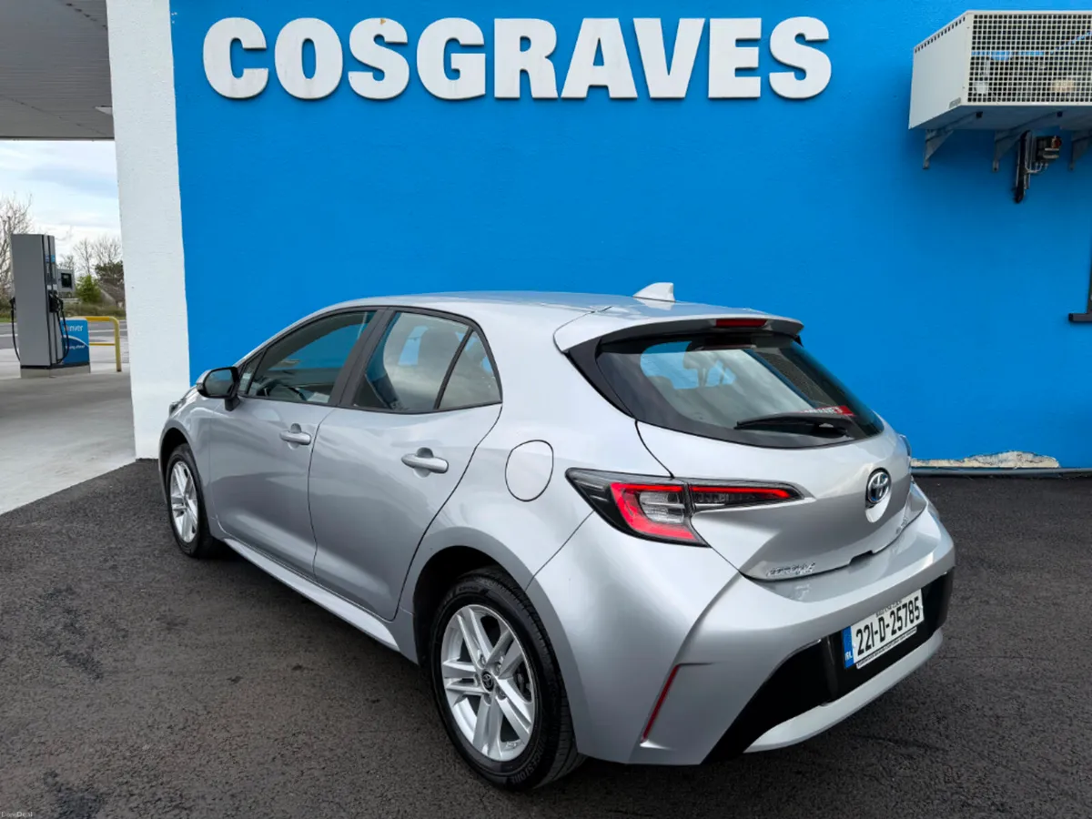 Toyota Corolla 1.8 Hybrid Luna Hatchback * REVERSI - Image 4