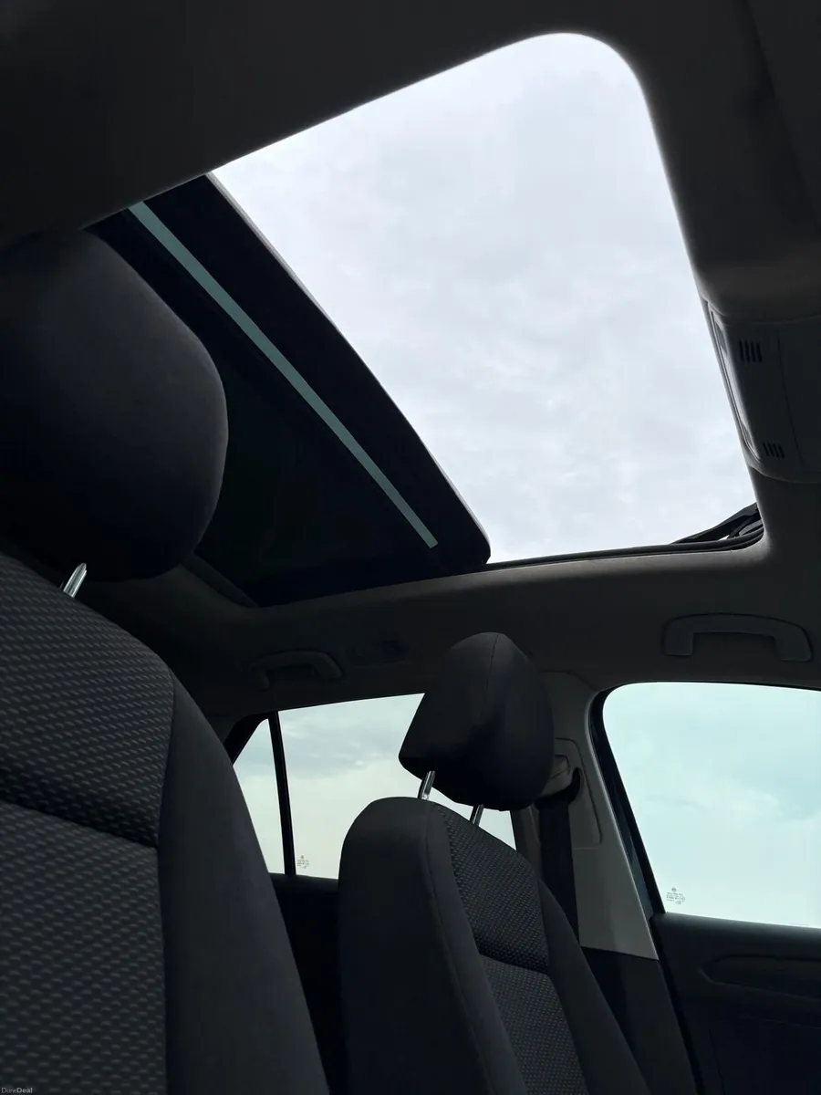 Volkswagen T Roc - Image 4