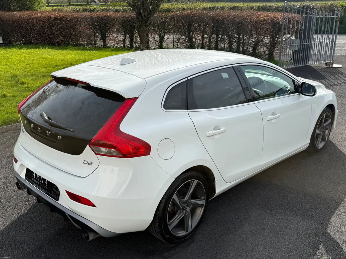 2014 Volvo V40 R-Design - Image 5