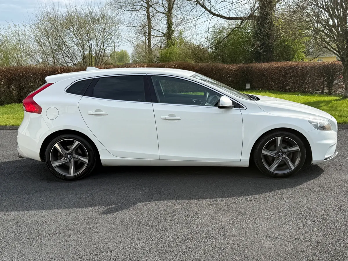 2014 Volvo V40 R-Design - Image 4