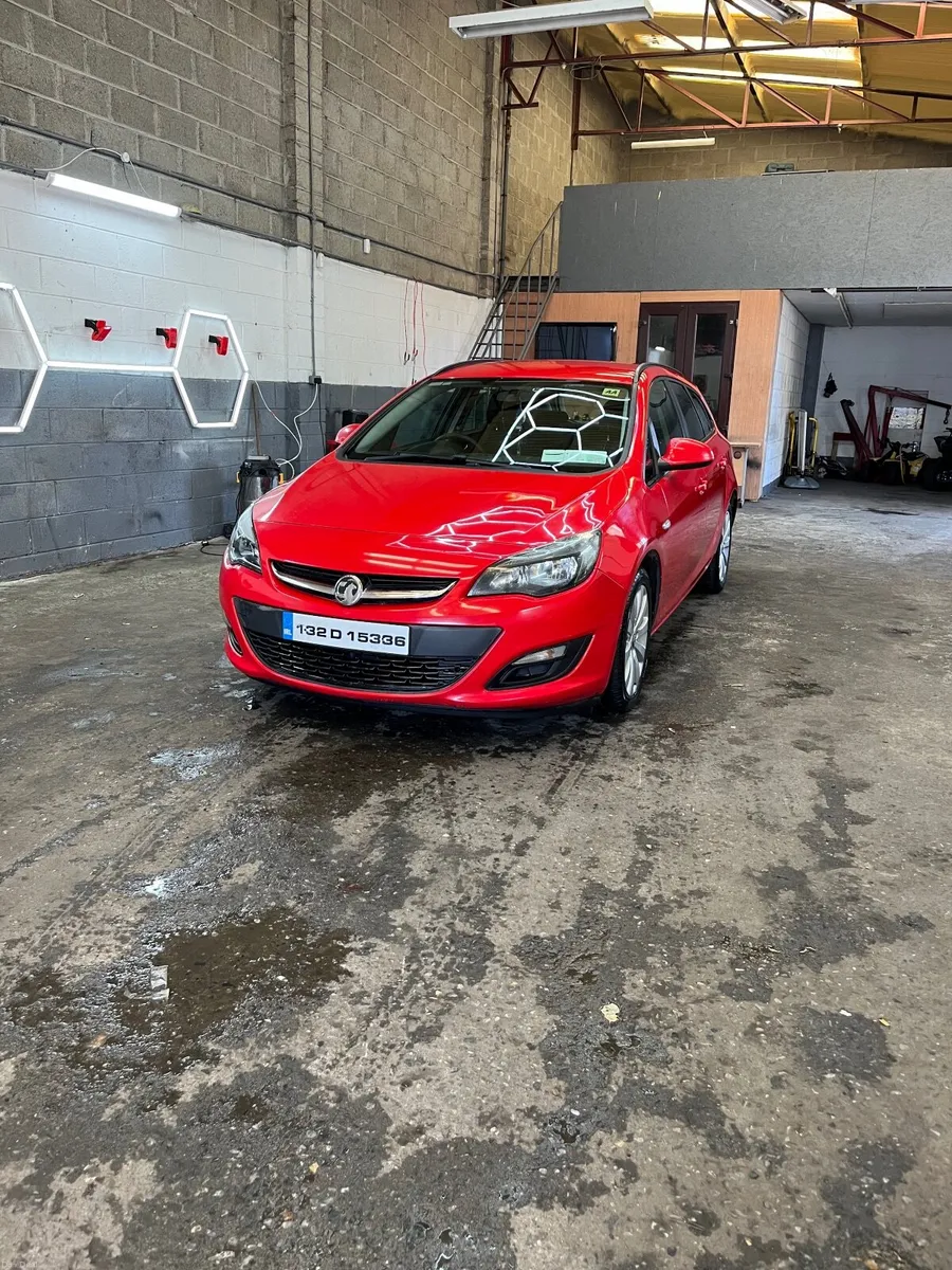 Vauxhall Astra 2013 - Image 1