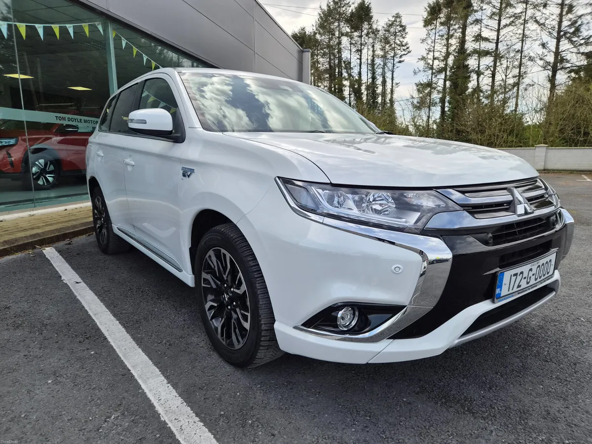 Mitsubishi Outlander 2017 2.0L Petrol PHEV Auto - Image 2