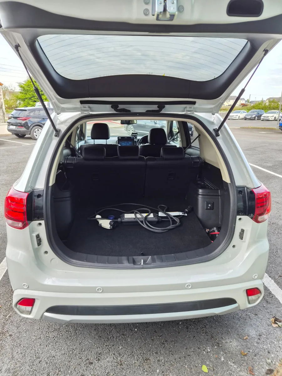 Mitsubishi Outlander 2017 2.0L Petrol PHEV Auto - Image 4